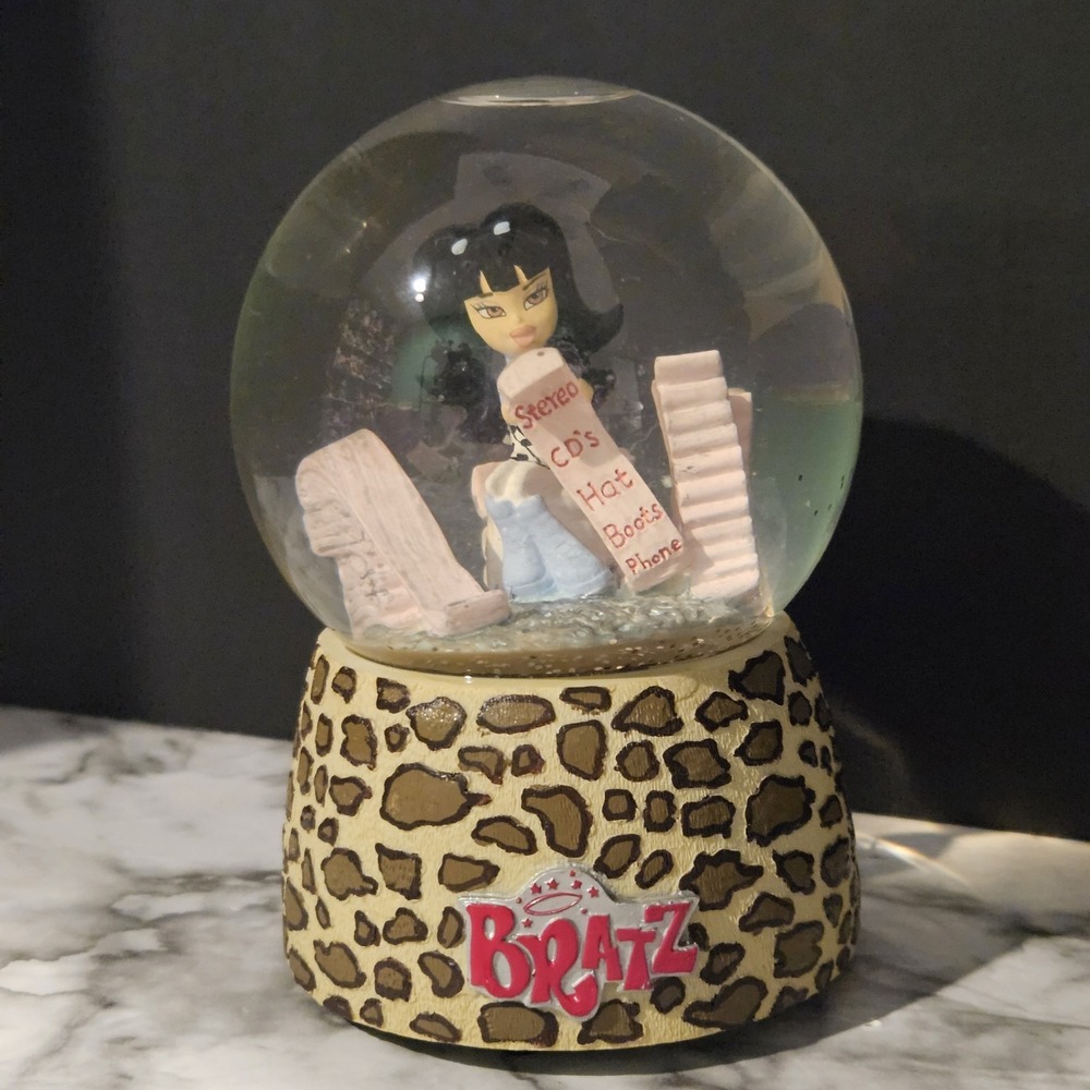 RARE 2004 Bratz Jade‎ Christmas Musical Snow Globe – Enesco – Y2K Collectible